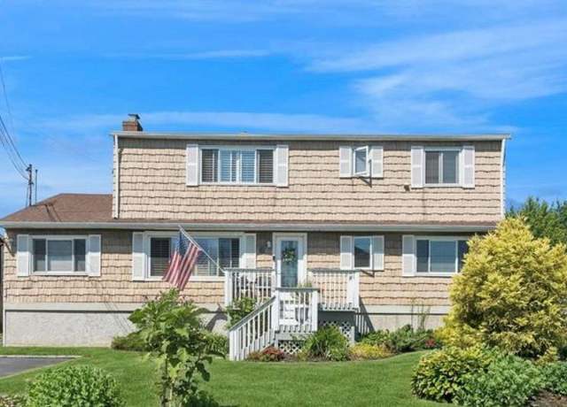 Property at 56 Yacht Club Rd, Babylon, NY 11702, 5 beds, 2 baths
