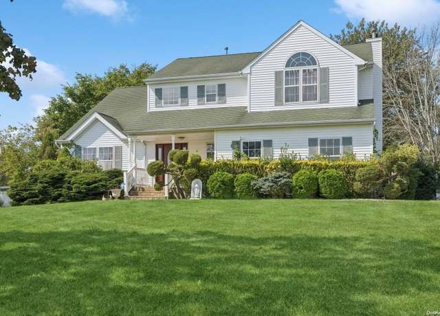 Property at 111 Vista Ln, Manorville, NY 11949, 3 beds, 2.5 baths