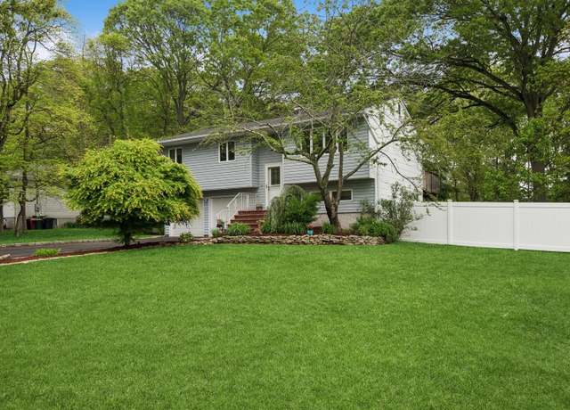 Property at 51 Juniper Ave, Ronkonkoma, NY 11779, 4 beds, 2 baths
