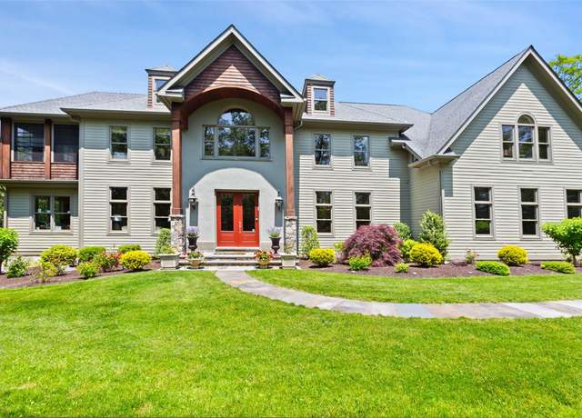 Property at 23 Hillcrest Dr, Mahopac, NY 10541, 6 beds, 5.5 baths