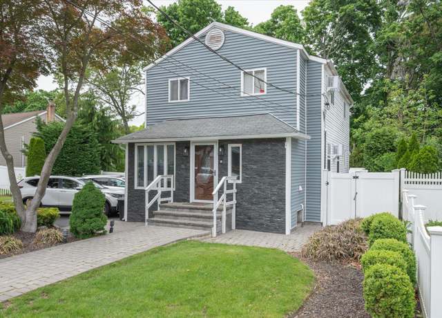Property at 369 Collington Dr, Ronkonkoma, NY 11779, 4 beds, 3 baths
