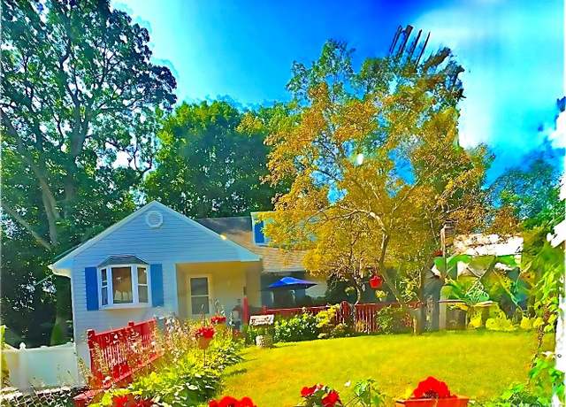 Property at 72 Upland Dr, East Northport, NY 11731, 5 beds, 3 baths