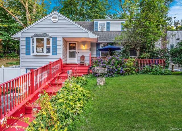 Property at 72 Upland Dr, East Northport, NY 11731, 5 beds, 3 baths
