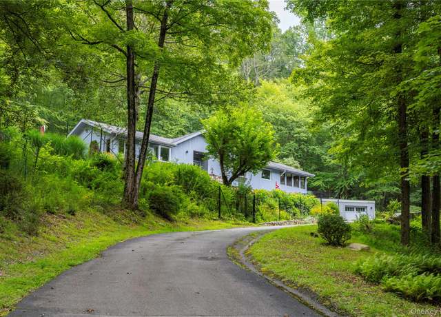 Property at 188 Bell Hollow Rd, Putnam Valley, NY 10579, 3 beds, 3 baths