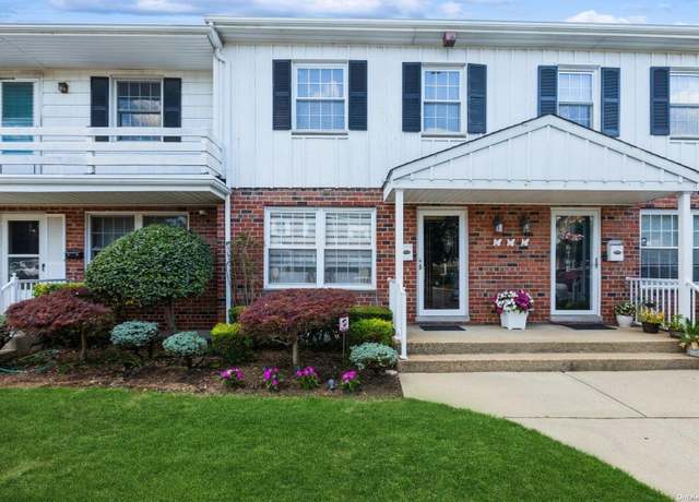 Property at 676 Front St Unit 2F, Hempstead, NY 11550, 3 beds, 2 baths