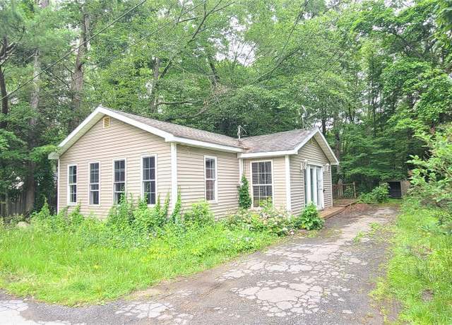 Property at 10 Mary Dr, Bloomingburg, NY 12721, 2 beds, 1 bath