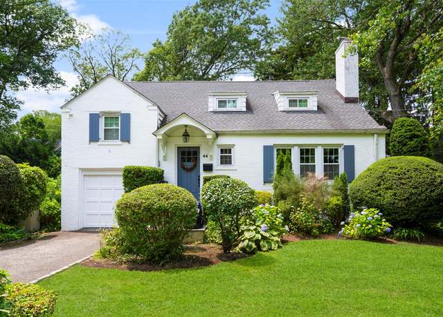 Property at 44 Kingsbury Rd, New Rochelle, NY 10804, 4 beds, 2.5 baths