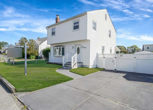 Property at 546 S Walnut St, Lindenhurst, NY 11757, 4 beds, 1.5 baths