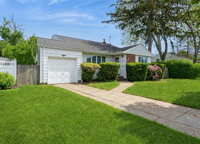 Property at 233 Violet St, Massapequa Park, NY 11762, 3 beds, 1.5 baths