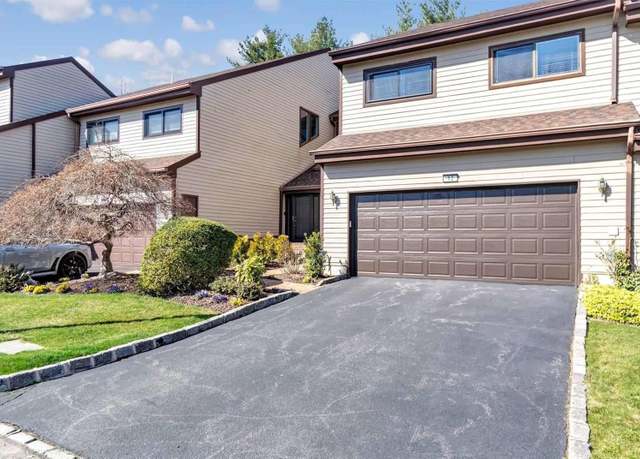 Property at 82 The Gln #82, Glen Head, NY 11545, 3 beds, 2.5 baths