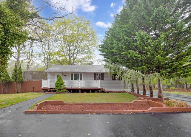 Property at 118 Fulton Ave, Mastic, NY 11950, 2 beds, 1 bath