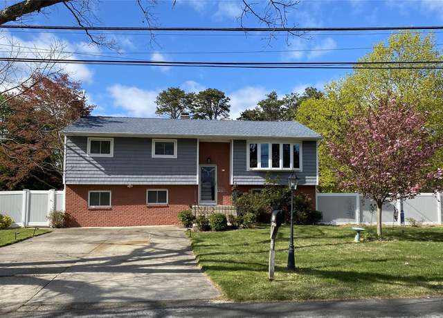 Property at 311 Plymouth St, Dix Hills, NY 11746, 5 beds, 2 baths