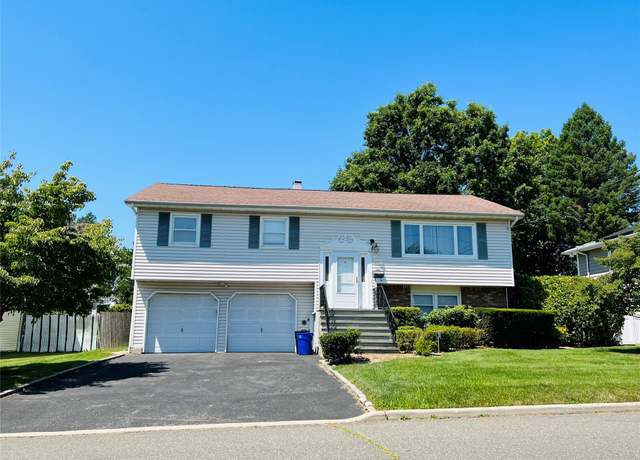 Property at 66 Smith St, Glen Cove, NY 11542, 4 beds, 3 baths