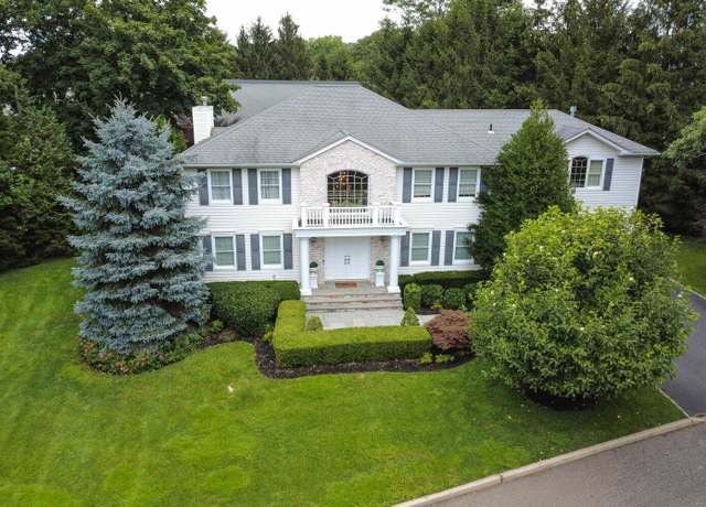 Property at 2 Gail Ter, Glen Cove, NY 11542, 5 beds, 3.5 baths