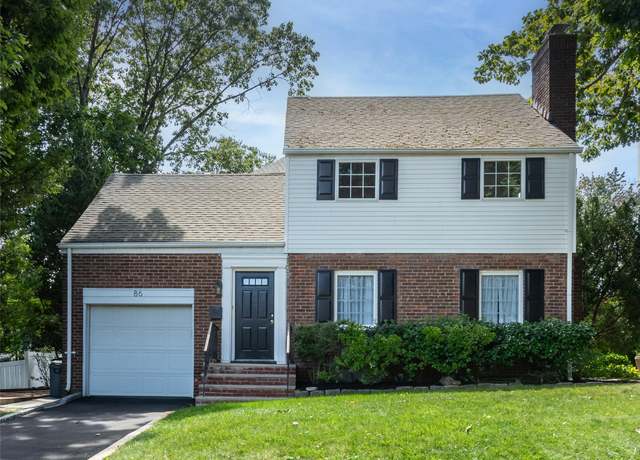 Property at 86 Dennis St, Manhasset, NY 11030, 4 beds, 2.5 baths