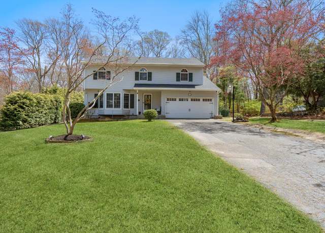 Property at 14 Victory Knoll Path, Miller Place, NY 11764, 4 beds, 3.5 baths