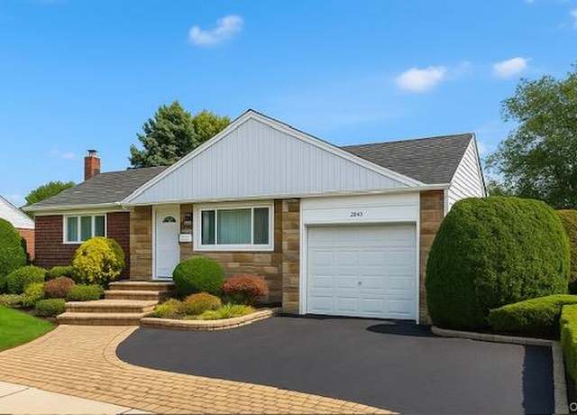 Property at 44 Kathleen Dr E, Syosset, NY 11791, 3 beds, 1.5 baths