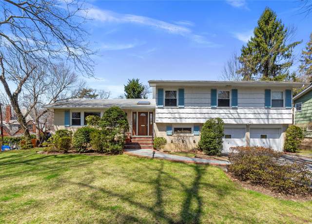 Property at 22 Russell Woods Rd, Great Neck, NY 11021, 4 beds, 2.5 baths
