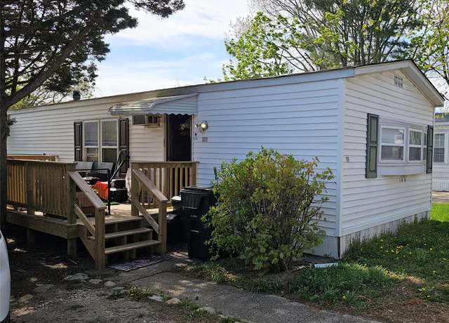 Property at 1964-106 River Rd #106, Calverton, NY 11933, 2 beds, 1 bath