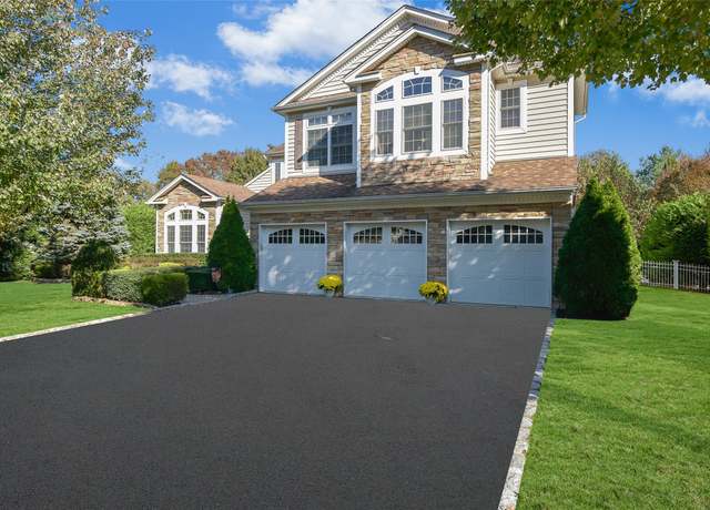 Property at 35 Monterrey Dr, Saint James, NY 11780, 5 beds, 3.5 baths