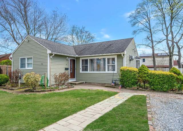Property at 54 E Maple St, Central Islip, NY 11722, 3 beds, 2 baths