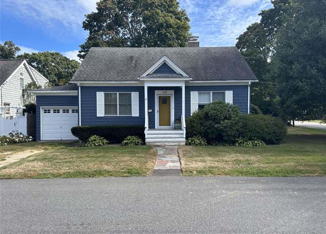 Property at 103 Grant St, Centerport, NY 11721, 2 beds, 1 bath
