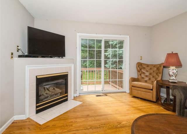 Property at 47 Muirfield Ct, Poughkeepsie, NY 12603, 2 beds, 1.5 baths