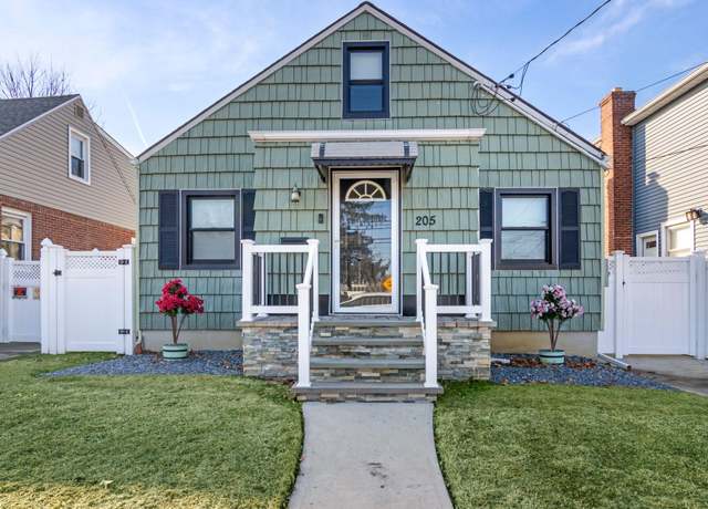 Property at 205 Goldenrod Ave, Franklin Square, NY 11010, 1 bed, 1 bath