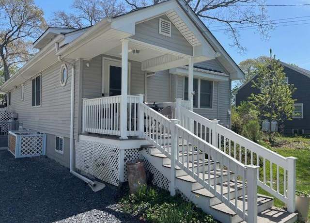 Property at 1434 Roanoke Ave, Riverhead, NY 11901, 8 beds, 3 baths