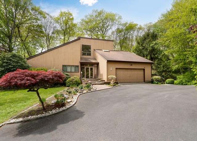 Property at 6 Circle Dr, Shoreham, NY 11786, 4 beds, 3 baths