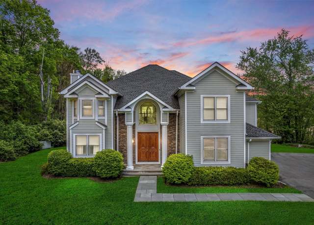 Property at 221 Smith Clove Rd, Highland Mills, NY 10930, 4 beds, 4.5 baths