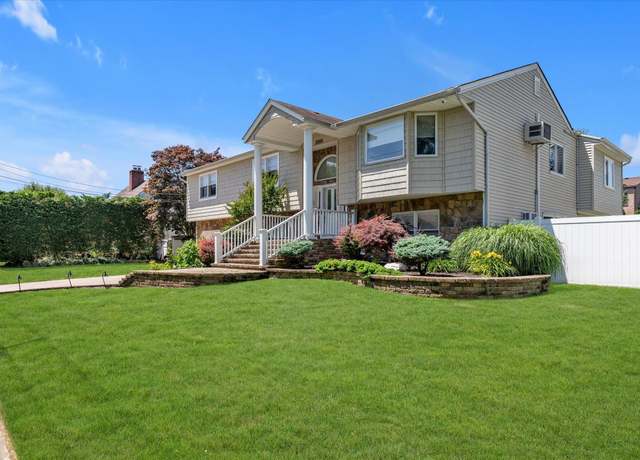 Property at 2080 Beech St, Wantagh, NY 11793, 6 beds, 4 baths