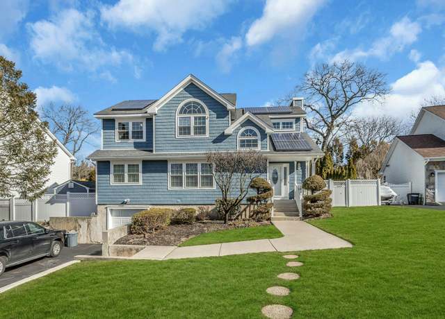 Property at 5 Quantuck Ct, Commack, NY 11725, 4 beds, 2.5 baths
