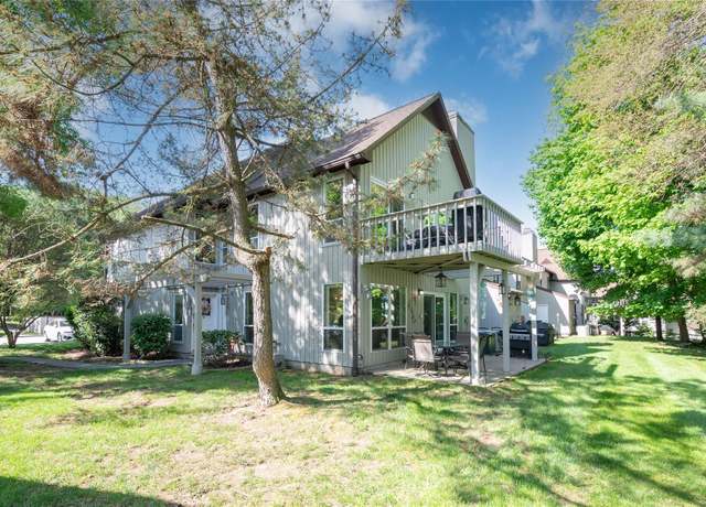 Property at 33 Villa Dr, Peekskill, NY 10566, 1 bed, 2 baths
