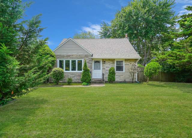 Property at 108 Foster Blvd, Babylon, NY 11702, 4 beds, 2 baths