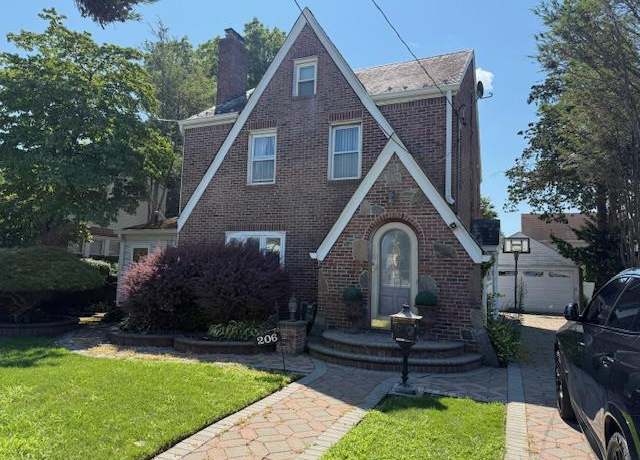 Property at Undisclosed address, Hempstead, NY 11550, 5 beds, 2.5 baths