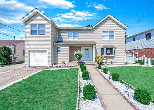 Property at 133 Farnum Blvd, Franklin Square, NY 11010, 5 beds, 4 baths