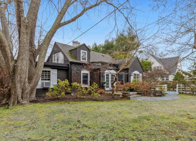 Property at 38 Halsey Rd, Remsenburg, NY 11960, 5 beds, 3 baths