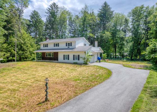 Property at 22 Robert Dr, Hyde Park, NY 12538, 4 beds, 2.5 baths