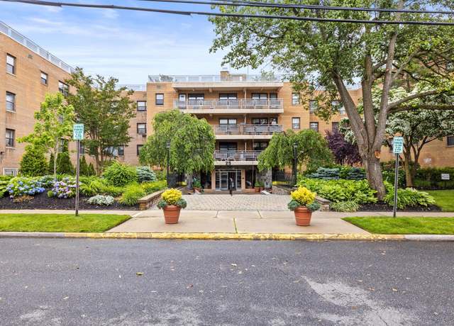 Property at 25 Park Pl Unit 3K, Great Neck, NY 11021, 1 bath