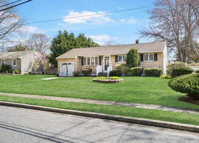 Property at 329 Raft Ave, Holbrook, NY 11741, 3 beds, 1.5 baths