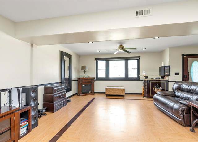 Property at 286 Westside Ave, Freeport, NY 11520, 3 beds, 2 baths
