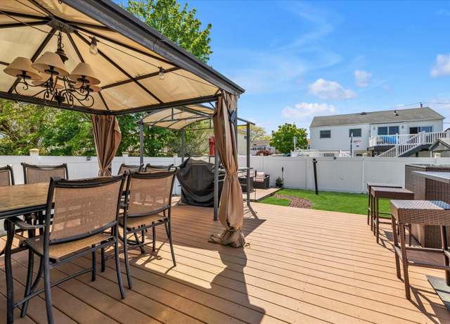 Property at 286 Westside Ave, Freeport, NY 11520, 3 beds, 2 baths