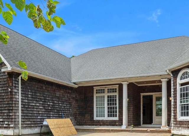 Property at 138 Maggie Dr, East Quogue, NY 11942, 4 beds, 4 baths