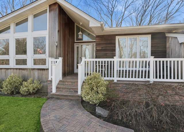 Property at 80 Grandview Ln, Smithtown, NY 11787, 3 beds, 2 baths