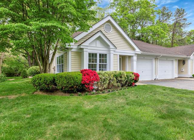 Property at 71 Glen Dr, Ridge, NY 11961, 2 beds, 2 baths