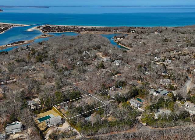 Property at 10 Harbor View Ln, East Hampton, NY 11937, 4 beds, 2 baths