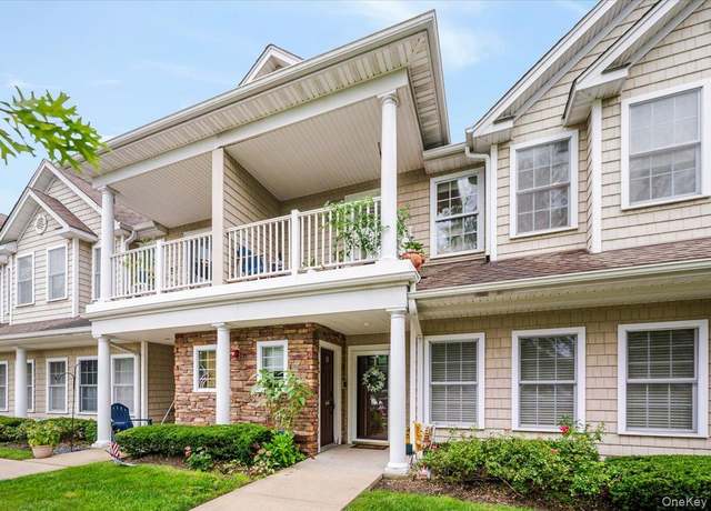 Property at 32 Della Dr #32, West Babylon, NY 11704, 2 beds, 2 baths