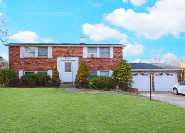Property at 19 University Heights Dr, Stony Brook, NY 11790, 4 beds, 2.5 baths