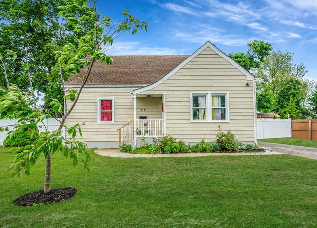 Property at 27 William Ave, Central Islip, NY 11722, 4 beds, 3 baths